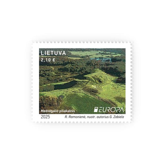 2025 04 25 Europa. Nacionaliniai archeologiniai atradimai. Medvėgalio piliakalnis